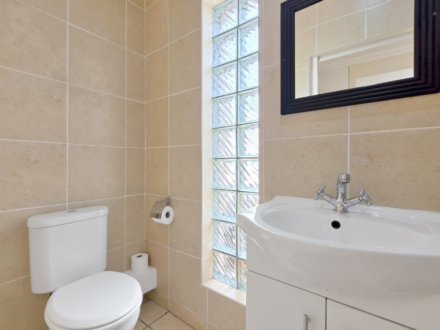 1 Bedroom Property for Sale in Bloubergrant Western Cape